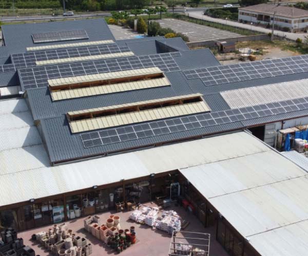 Instalación fotovoltaica en la empresa Jardiland